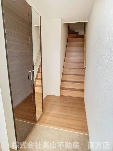 直方市大字感田のアパートの玄関