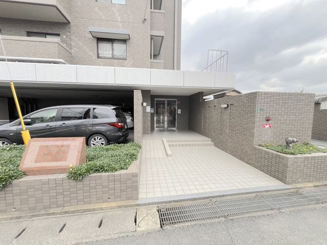 コスモ前原のエントランス