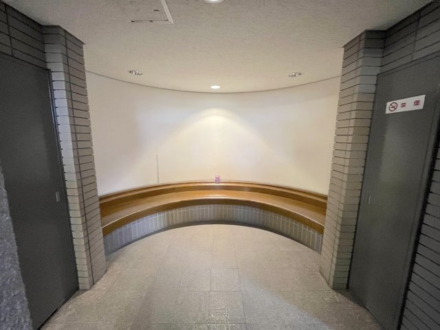 コスモ前原のエントランス