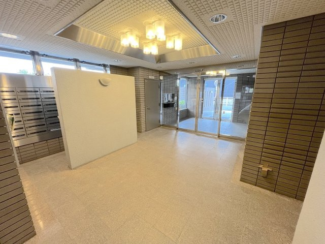 コスモ前原のエントランス