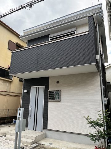 四条畷市雁屋北町　中古一戸建ての外観|新しい生活にいかがでしょうか？外観はお住まいの顔になります。こだわりたいポイントですね。外壁塗装や屋根塗装のご相談も承っております。
■現地内覧・資金計画相談・住宅ローン相談もお問合せ受付中■