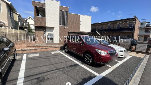 ミランダアレグリアの駐車場