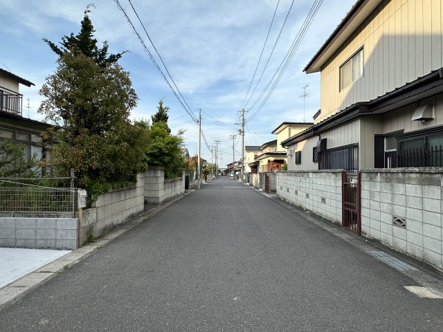 郡山市大槻町10期の前面道路含む現地写真