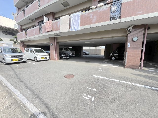 モントーレ長尾の駐車場