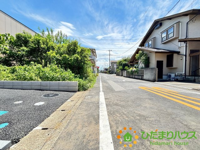 蓮田市西新宿　第8　新築一戸建て　クレイドルガーデン　04の前面道路含む現地写真|前面道路6ｍ！
車の出し入れも簡単にできます