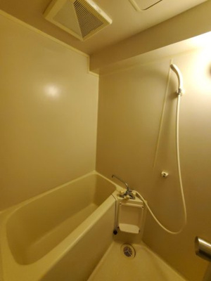 【浴室】 | ヒルトップ六本松 | 別号室の写真になります。現況優先。