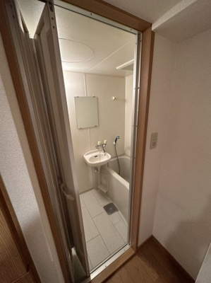 【洗面所】 | エスポワールマンション天神南 | 別号室の写真になります。現況優先。