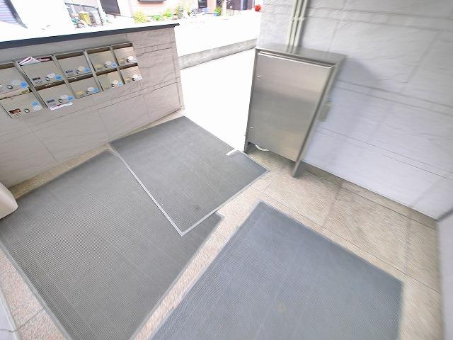 レオパレス浪漫のエントランス|建物の内部です
