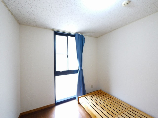 レオパレス浪漫の子供部屋|お子さんと一緒に遊べます