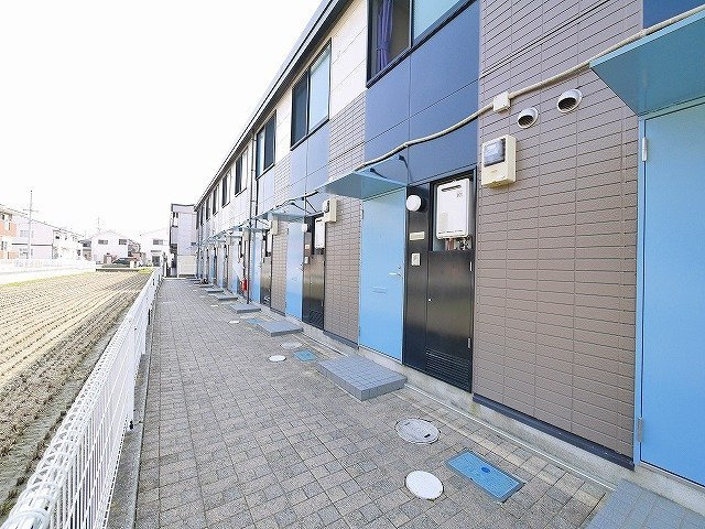 レオパレス浪漫２０００のその他共用部分|ゆとりのある玄関周りです