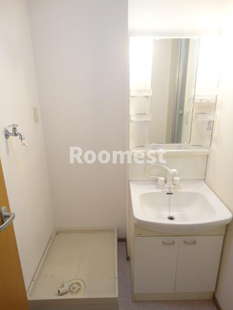 メゾンタキガワの洗面所|スペースが確保できる洗面所です