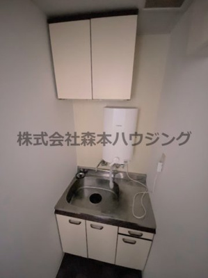 【キッチン】 | 　アリーナ長田 | コンパクトなキッチン台で掃除もラクラク