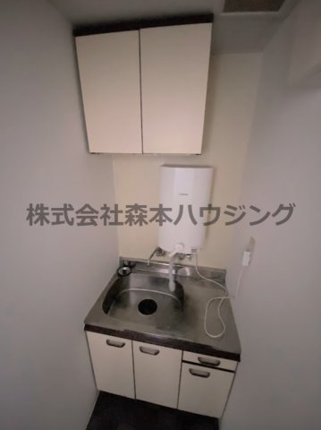 【キッチン】 | 　アリーナ長田 | コンパクトなキッチン台で掃除もラクラク