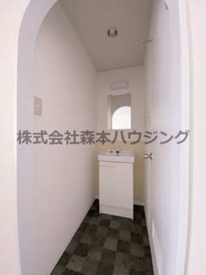 【洗面所】 | 　アリーナ長田 | ゆったりとスペースのある洗面所