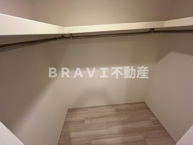 レジュールアッシュ谷町四丁目グランクラスの収納|ウォークインクローゼットです。