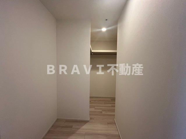レジュールアッシュ谷町四丁目グランクラスの収納|沢山収納できるウォークインクローゼットです。
