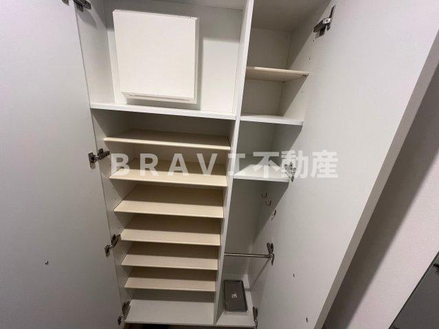 レジュールアッシュ谷町四丁目グランクラスの収納|シューズボックスです。
