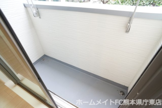 熊本市中央区南熊本１丁目のアパートのバルコニー|同施工会社の類似の画像となります。