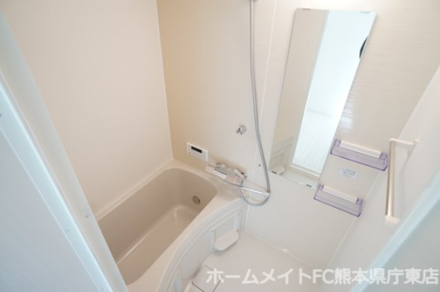 熊本市中央区南熊本１丁目のアパートの浴室|同施工会社の類似の画像となります。