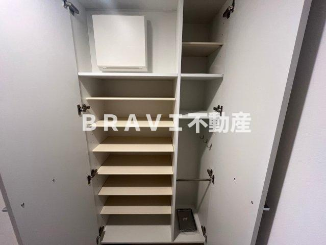 レジュールアッシュ谷町四丁目グランクラスの収納