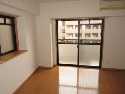 【洋室】 | クウィーンウッド城西 | 別号室の写真になります。現況優先。