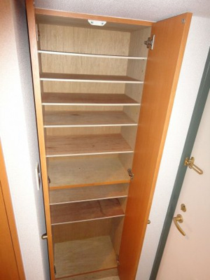 【玄関】 | クウィーンウッド城西 | 別号室の写真になります。現況優先。