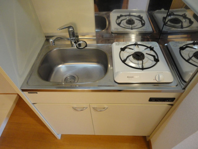 【キッチン】 | クウィーンウッド城西 | 別号室の写真になります。現況優先。