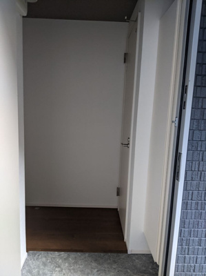 【玄関】 | メゾンクラッセ日赤通り | 別号室の写真になります。現況優先。