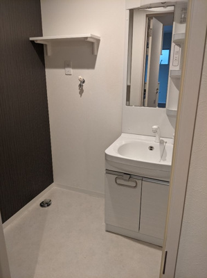 【洗面所】 | メゾンクラッセ日赤通り | 別号室の写真になります。現況優先。