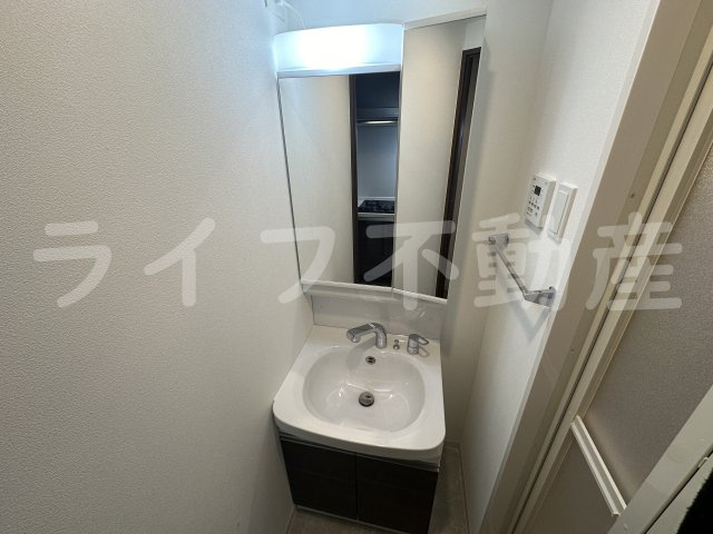 スプランディッド荒本駅前DUEの独立洗面台