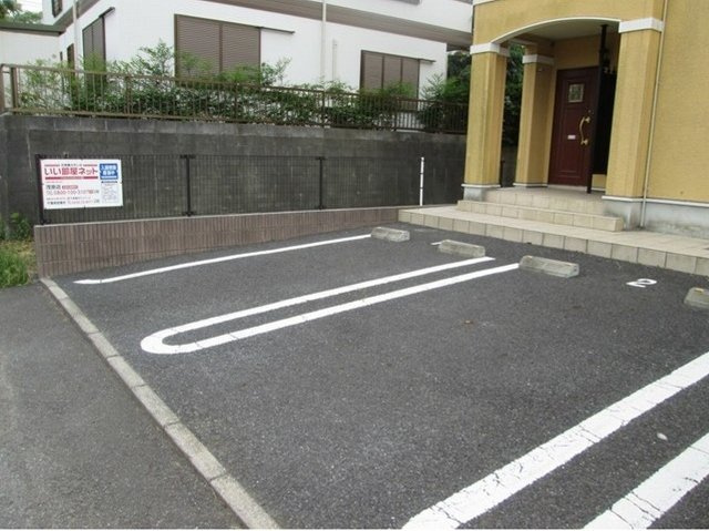 スカイコートの駐車場