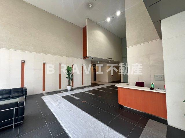 ロイヤルタワー大阪谷町　BRAVI不動産のロビー|ロビーです