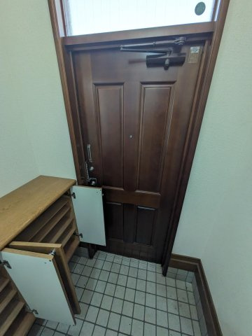 山本邸の玄関