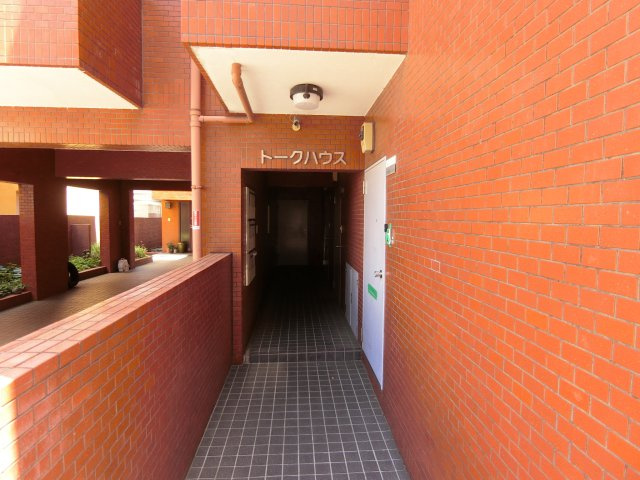 トークハウスのエントランス
