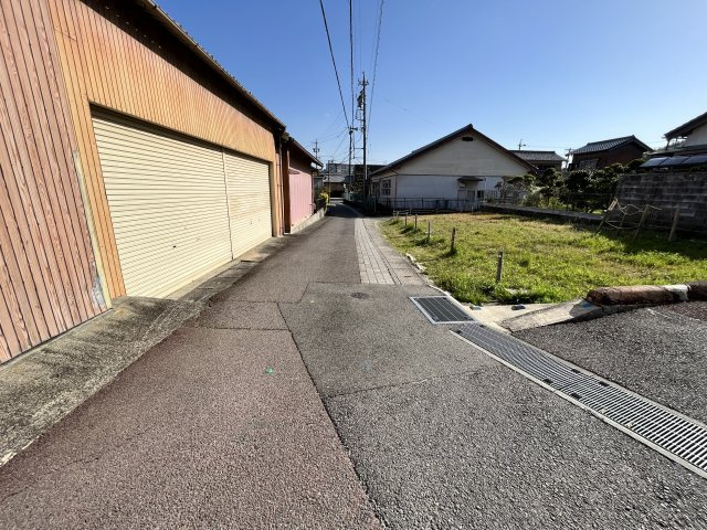 四日市市八王子町 売土地の前面道路含む現地写真