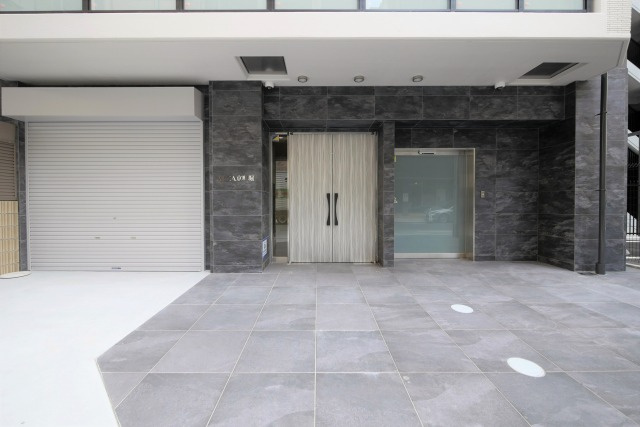 ALZA京町堀のエントランス