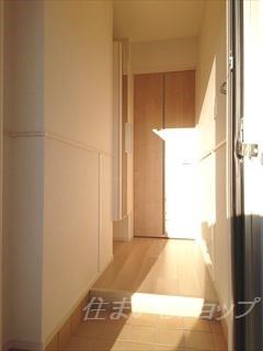 広島市安佐北区三入６丁目のアパートの玄関|ミラー付き大型シューズボックス