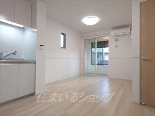 広島市安佐北区三入６丁目のアパートの居間・リビング