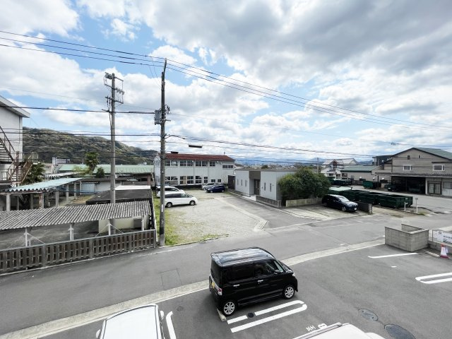 フルールの駐車場
