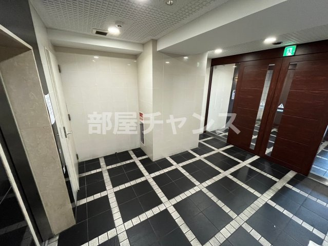 リヴシティ栄のロビー|ゆとりのあるロビーです