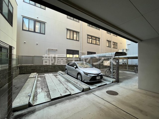 リヴシティ栄の駐車場|車をお持ちの方に嬉しい駐車場付きの物件です