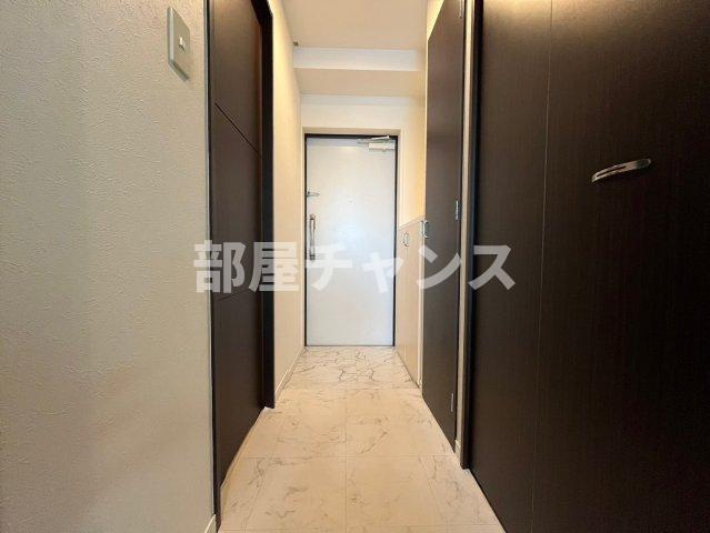 リヴシティ栄の玄関