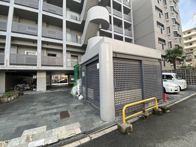 クリスタルシャトウの駐車場