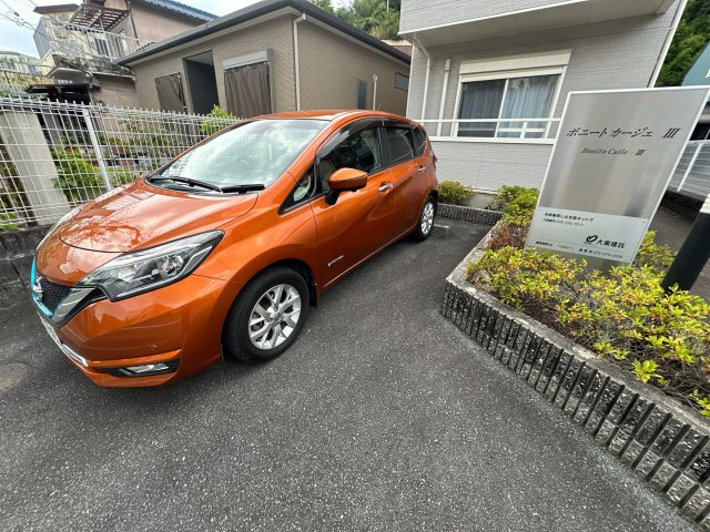 ボニート　カージェⅢの駐車場