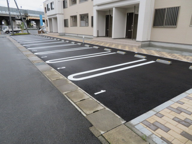 フェリシアスの駐車場