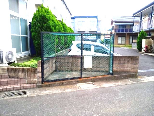 レオパレスネイティブの駐車場