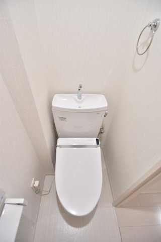 大阪市城東区成育１丁目の賃貸マンションのトイレ