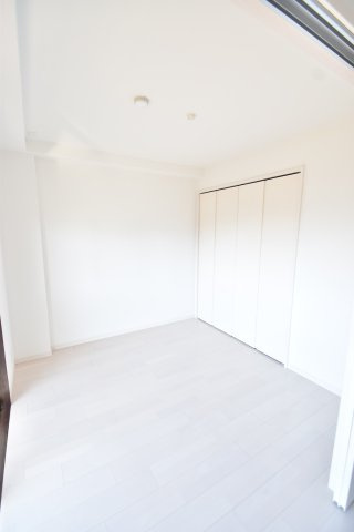 大阪市城東区成育１丁目の賃貸マンションの寝室