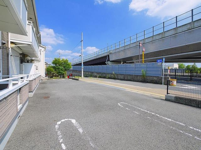 メゾン・インフィニティーの駐車場|カースペースがあります