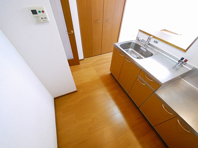 メゾン・インフィニティーのその他共用部分|屋根つきの駐輪場